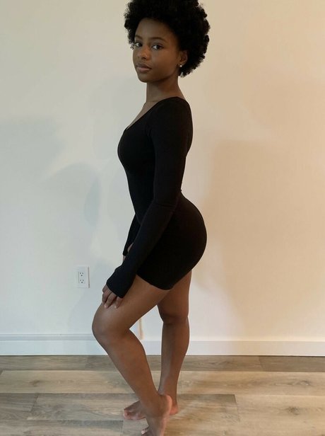 Saffronnn star nude pic