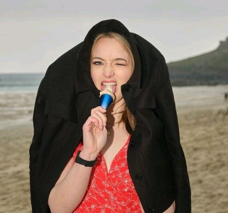 Fern Brady star naked pic