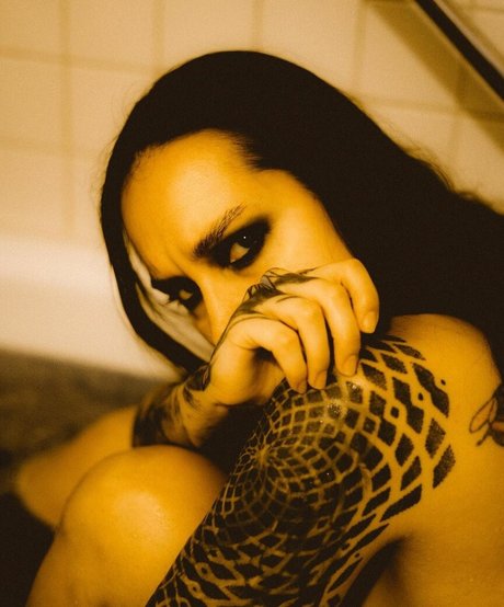 Tatiana Shmayluk star naked pictures