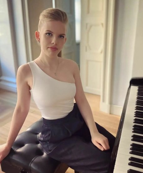 Eva Gevorgyan beautiful model photos