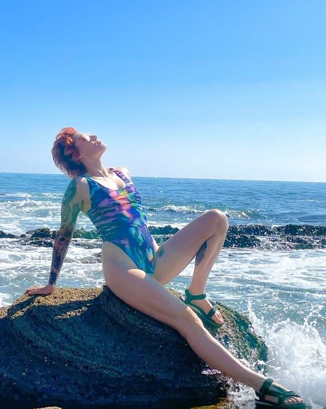 CBG19 naked model gallery