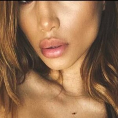 Kayleigh Marie star erotic pic