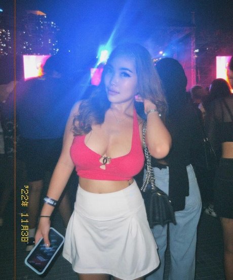 Nia Irwan star adult pics