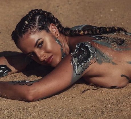 Kris Tee Lee model pretty photo