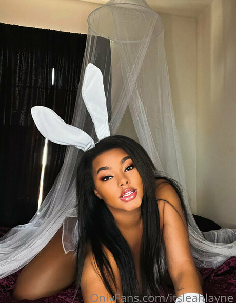 Leah Layne sexy actress pic