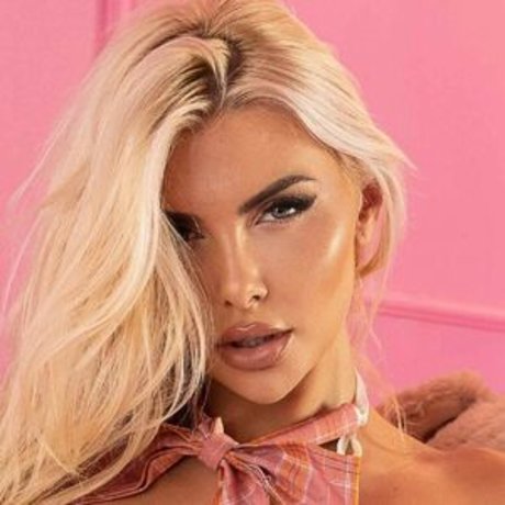 Montse Roura exclusive star archive