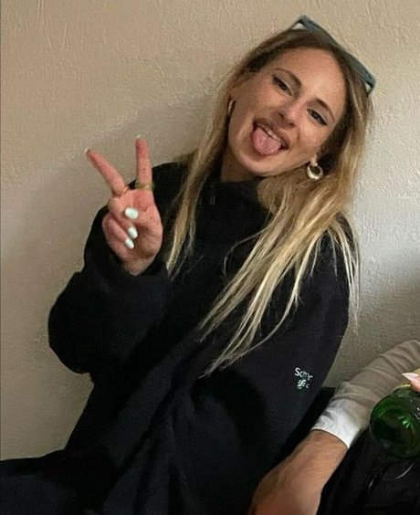 Sophia Zisi beautiful model images