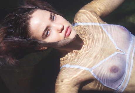 Ishh model top pictures