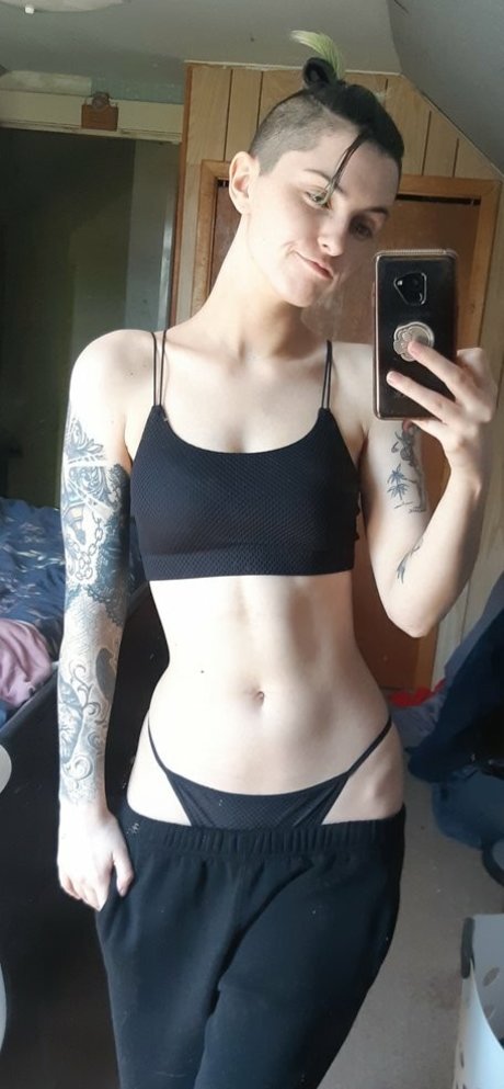 Grandaddyskulls hot actress picture