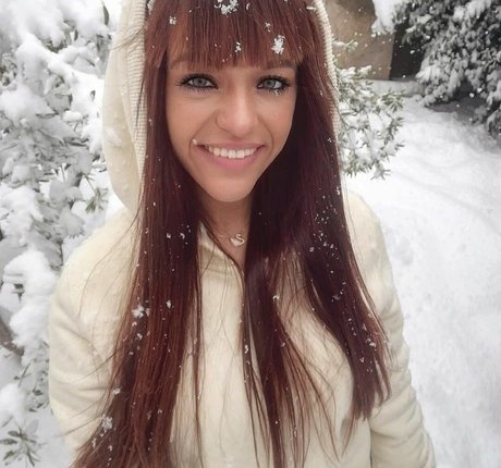 Angela Doxa hd actress pics