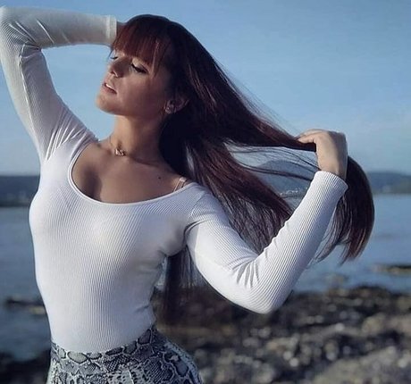 Angela Doxa naked model galleries