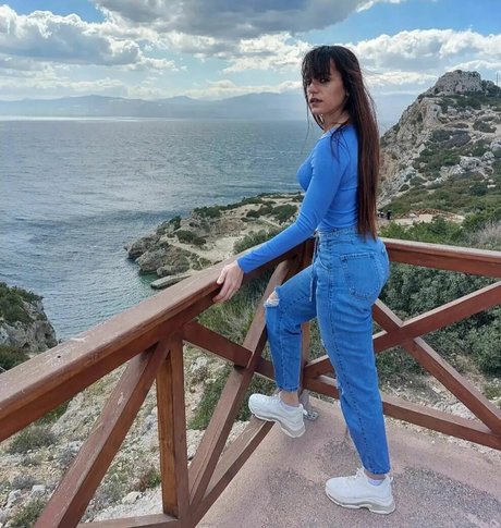 Angela Doxa free model photo