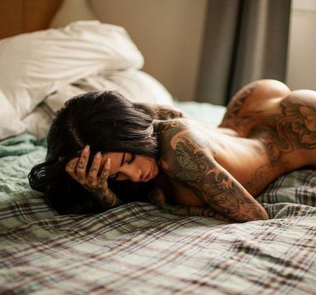 Meli Lakic nude model pics