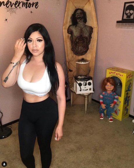 Champagne Chronicles model sex picture