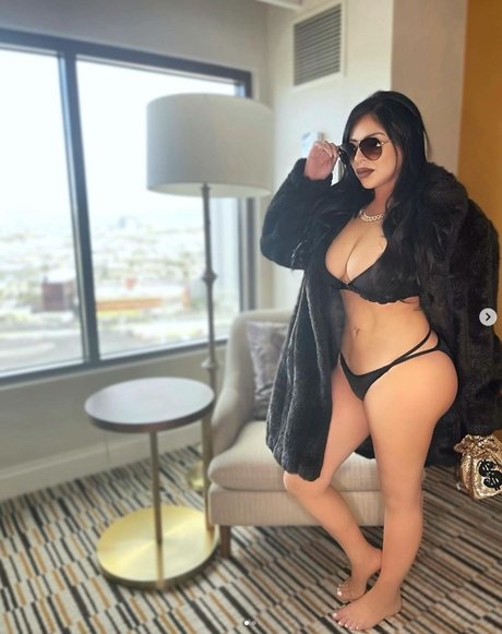 Champagne Chronicles star xxx gallery