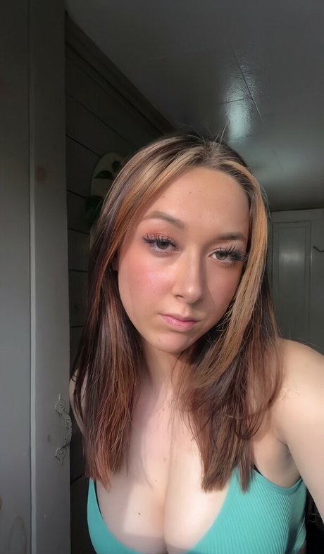 Presley Hine naked actress photo