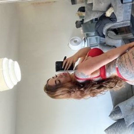 Louise McNamara naked model galleries