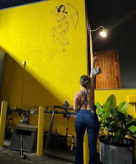 Abi Maria Gomez beautiful model pic