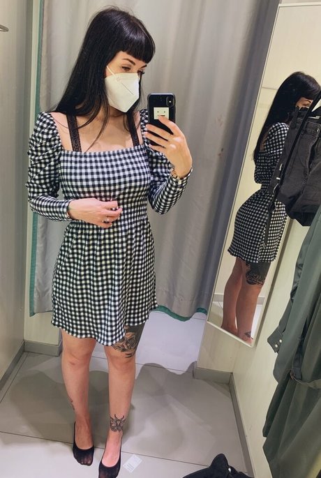 romisu model adult pics