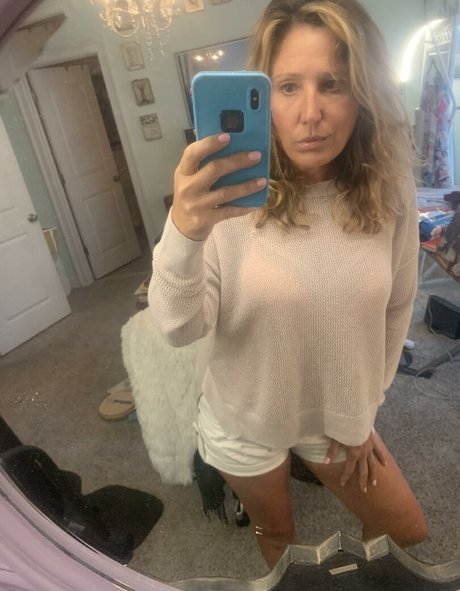 Beachbound model pornographic photos