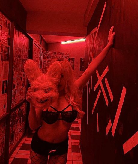 Kanyav Sai naked pornstar pics