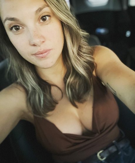 SortaSweetWin exclusive pornstar photos