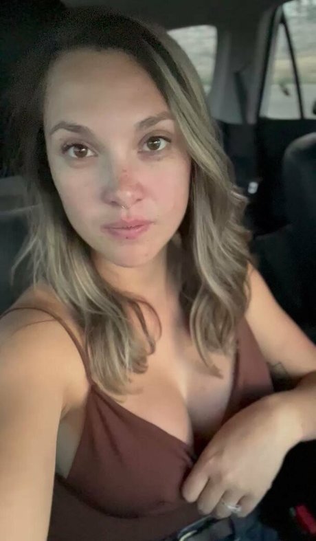 SortaSweetWin model pretty photos