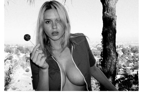 Elle Brittain model high quality pic