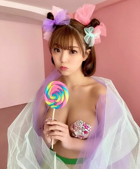 momo burlesque Profile pic