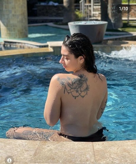 Danarhakos model erotic photos