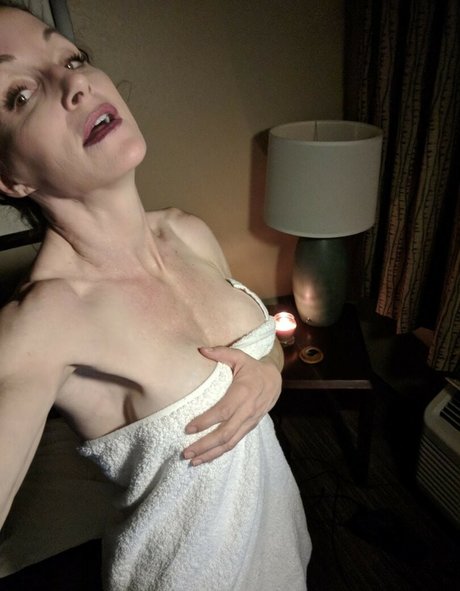 MilfChristine pornographic actress picture
