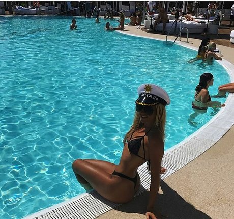 Hannah Sharpe erotic pornstar image