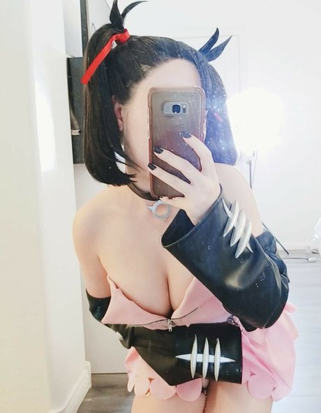 Rinnie Riot nude actress pics