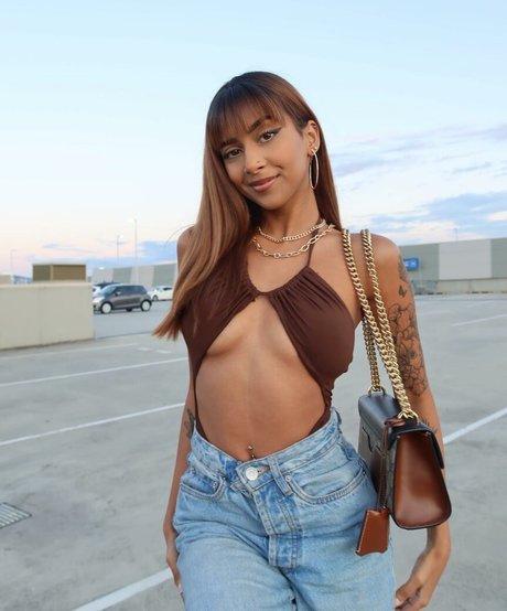 Chrissymenzies nice pornstar img