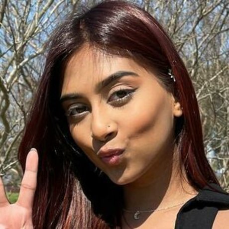 Chrissymenzies pretty model photos