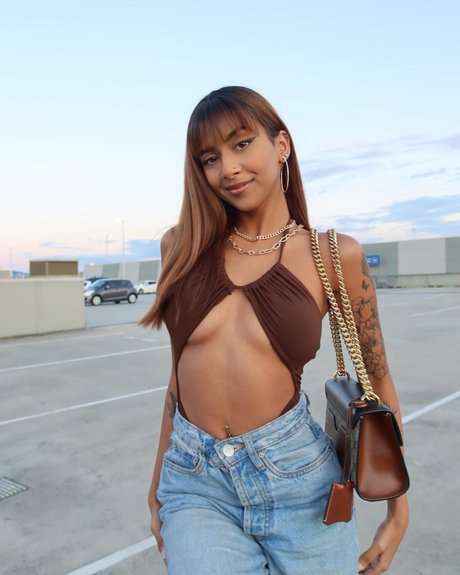 Chrissymenzies naked model pictures