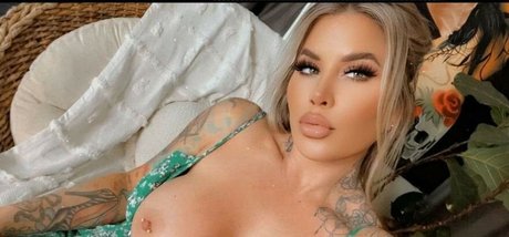 AvaArlo naked model galleries