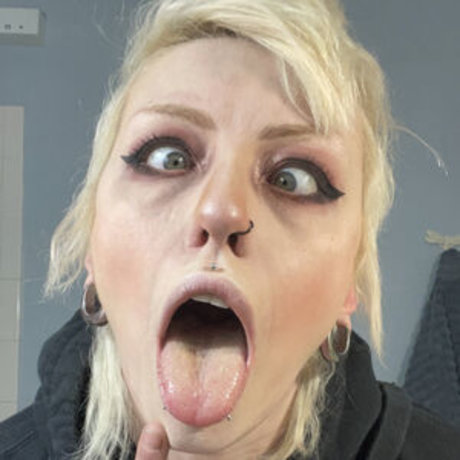 Echo Voxx model pornographic gallery