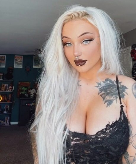 Screamqueen68 pretty model images