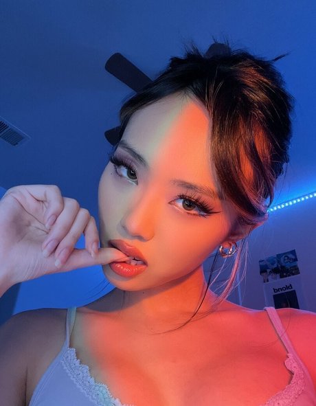 Chael dot beautiful model pics