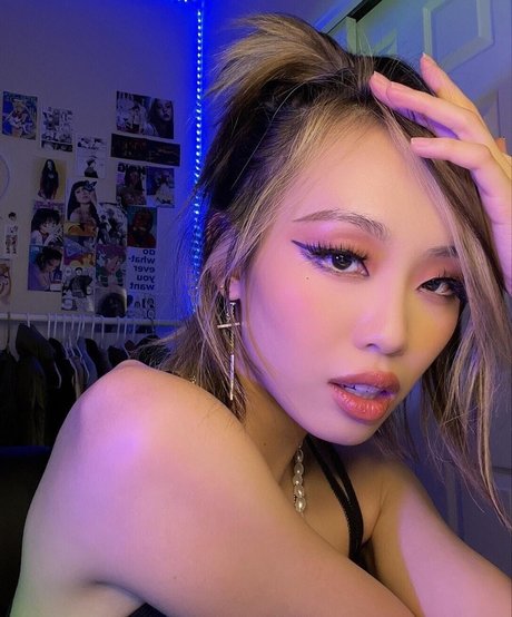 Chael dot top model img