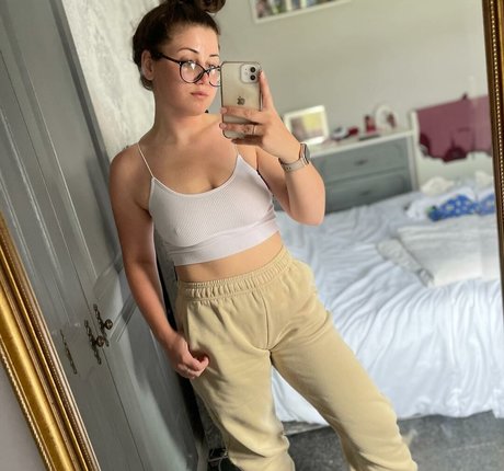 April Ro model best pictures