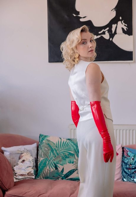 Evanna Lynch star sex pics