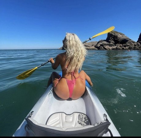 Chloe Goodwin hot model img