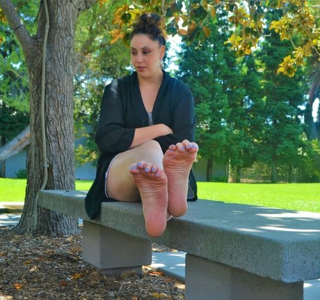 Malia Arrayah porn model pics