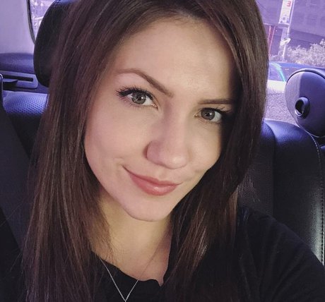 KayPea perfect model pics