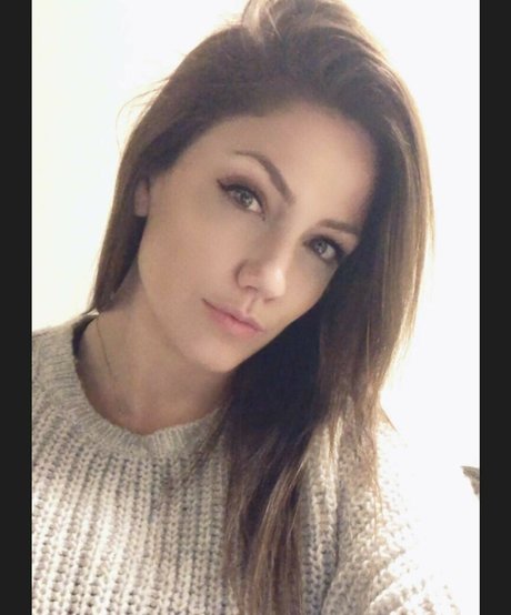 KayPea model sexy img