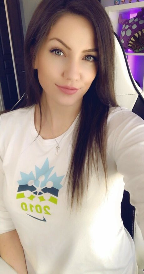 KayPea erotic model photo