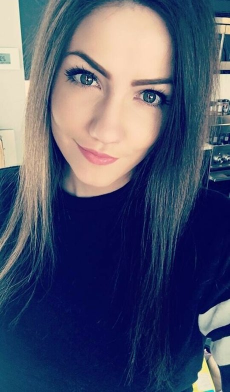 KayPea erotic actress photos