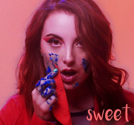 Juliette Goglia sexy actress img